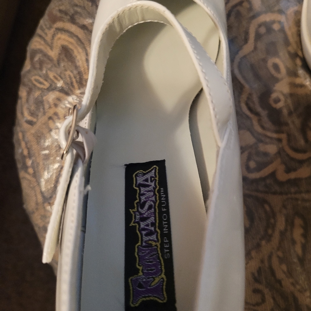 White heels - Picture 9 of 9